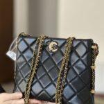 کیف زنانه دوشی برند شنل کد ۲۴۴