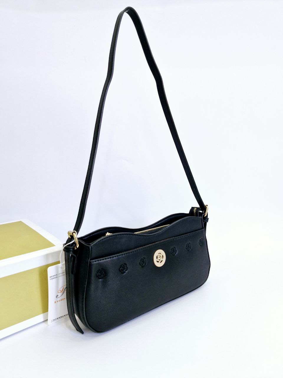 IMG_20240520_003015_585 کیف زنانه دوشی وارداتی برند پرتیزیس کد ۲۴۵ - Image 1