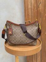کیف زنانه دوشی کوچ وارداتی کرم کد 313 - Image 4